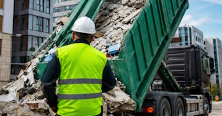 Вывоз строительного мусора в Таре: услуги лицензированной компании — ПроМусор